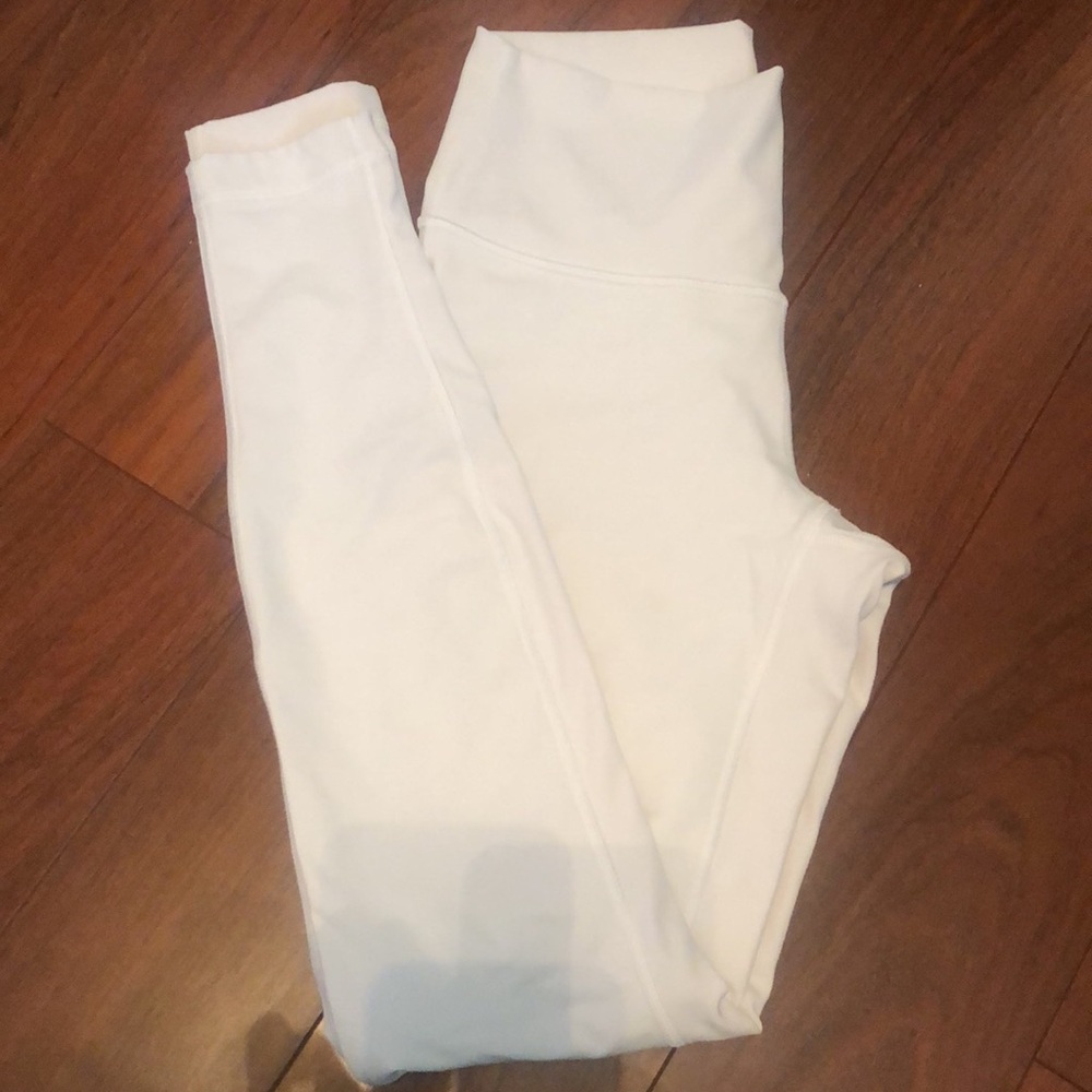 Lululemon women’s white leggings size 6
